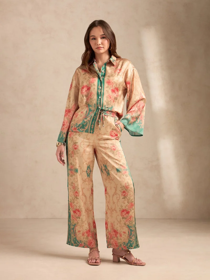 أوجيدر طقم بيجامة ساتان بقصة مريحة وطبعات خوخ وبنطلون واسع